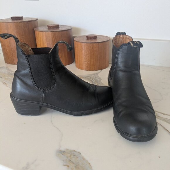 Women's size 8 Blundstone Heeled Chelsea Boot - Picture 1 of 3